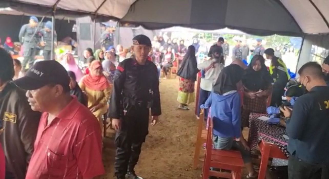 Tim Medis Brimob Polri Jemput Bola beri Pelayanan Kesehatan Pengungsi Gempa