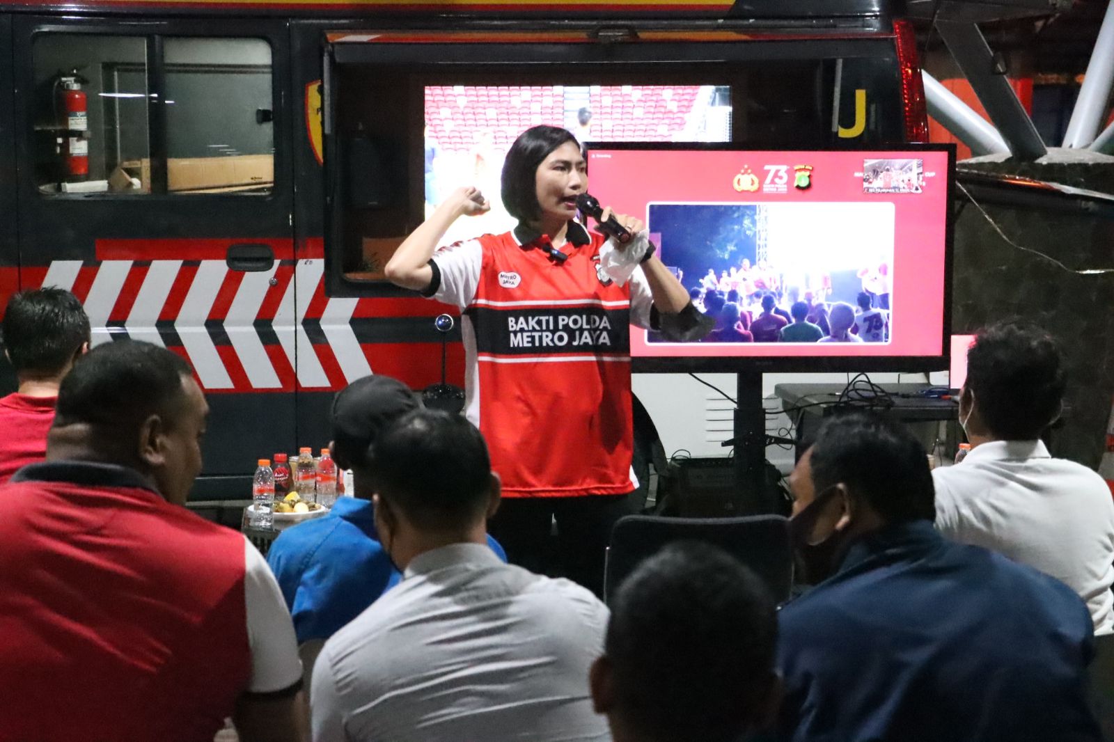 Polres Pelabuhan Tanjung Priok Semakin Dekat Dengan Warga: Gelar Nobar Final Piala Dunia 2022