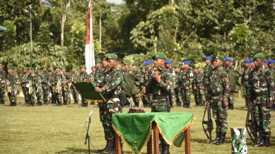 Kodam Kasuari Tampilkan Pasukan Tradisional Saat HUT Infanteri di Yonif 761/KA