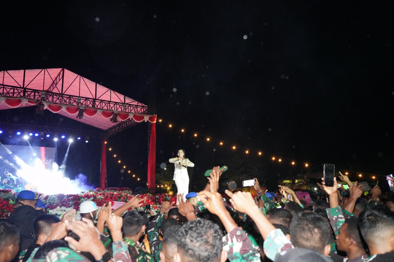 Syukuran HUT ke-6 Kodam Kasuari Berlangsung Meriah: Tampilkan Batik Khas Papua dan Gemuruh Kembang Api