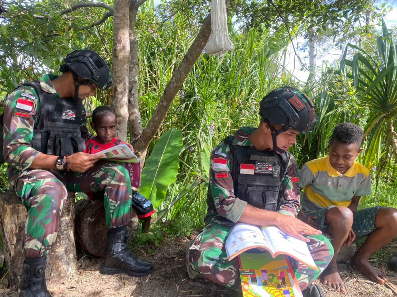 Isi Libur Anak Sekolah, Satgas Yonif Raider 142/KJ Galakkan Perpustakaan Keliling