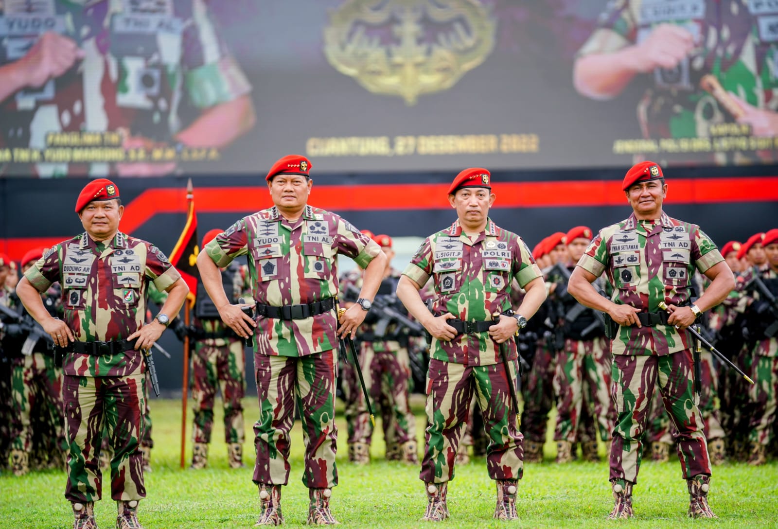 Kapolri Disematkan Baret Merah Kopassus: Jangan Ragukan Sinergisitas TNI-Polri Jaga NKRI