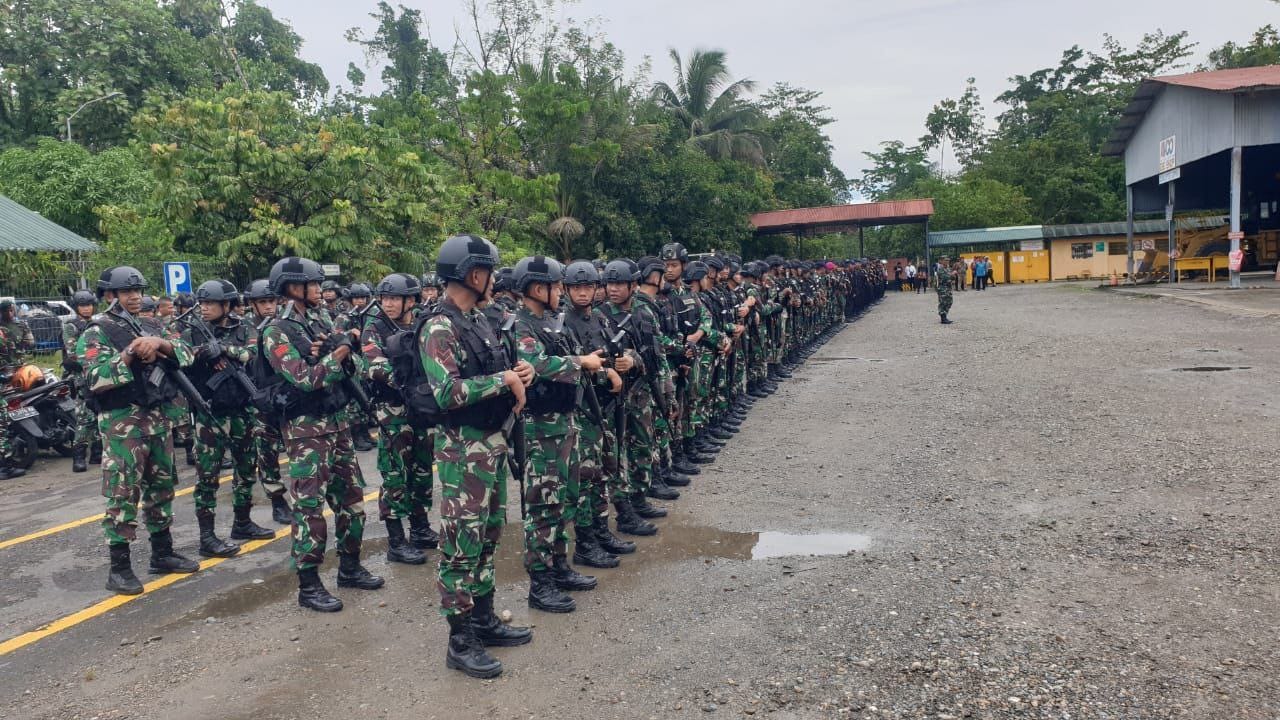 Dandim 1710/Mimika Pimpin Apel Gabungan Gelar Pasukan Sambut Kunjungan Kerja Panglima TNI dan Kapolri