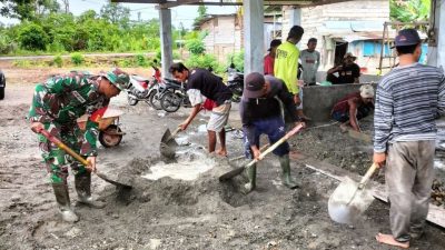 Peduli Dengan Sarana Tempat Ibadah, Babinsa Koramil 1710-07/Mapurujaya Bersama Warga Kerja Bakti Bangun Masjid