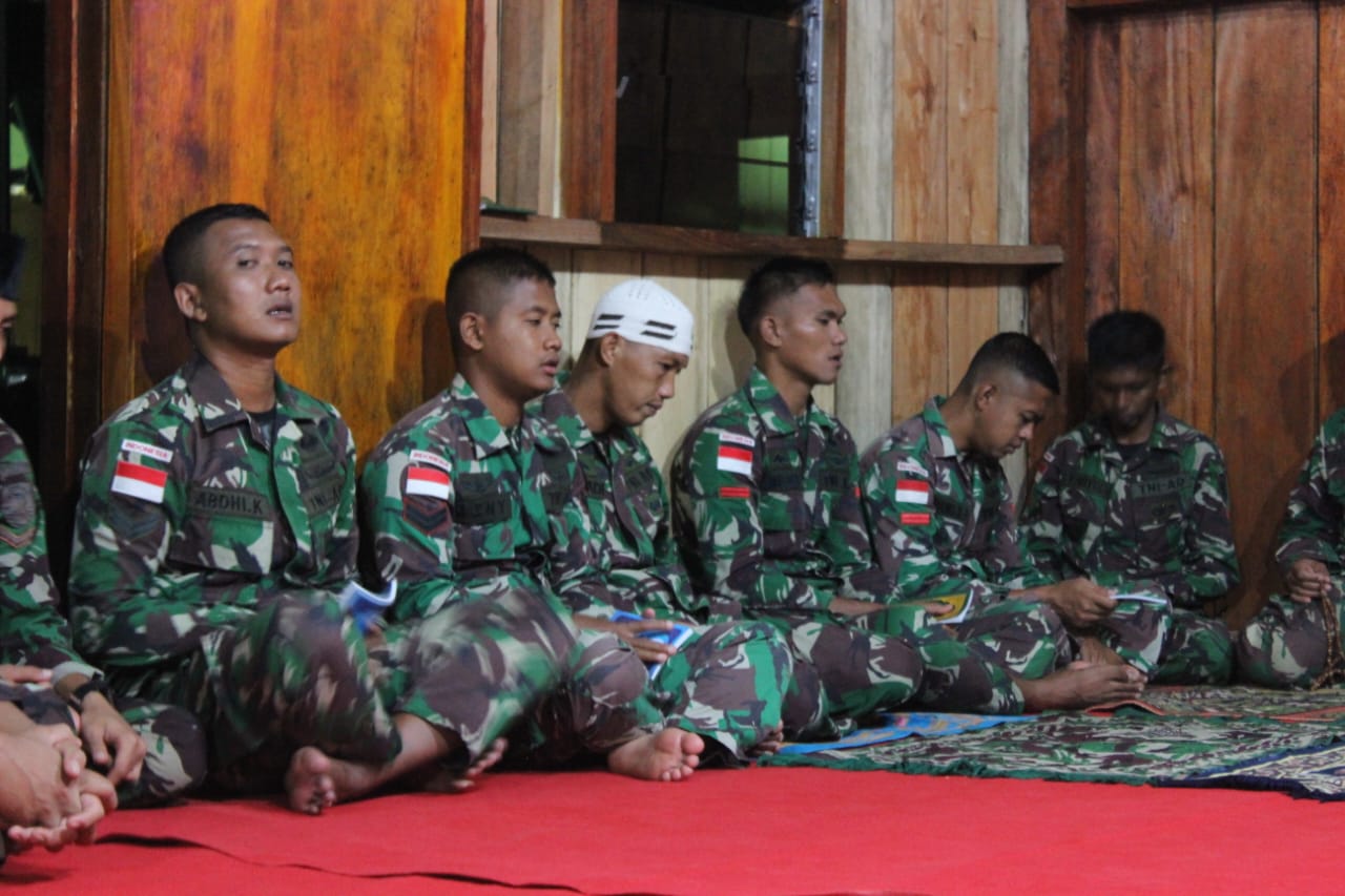 Doa bersama dan Ikrar Kesetiaan Warnai HUT Ke-70 Yonif Raider 142/KJ di Penugasan Papua