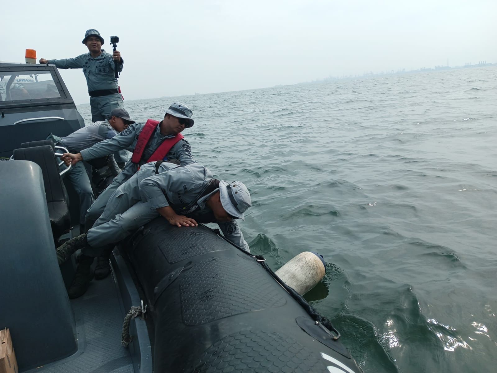 Tingkatkan Kerja sama, Bakamla RI dan USCG Gelar Latihan Small Boat Operation