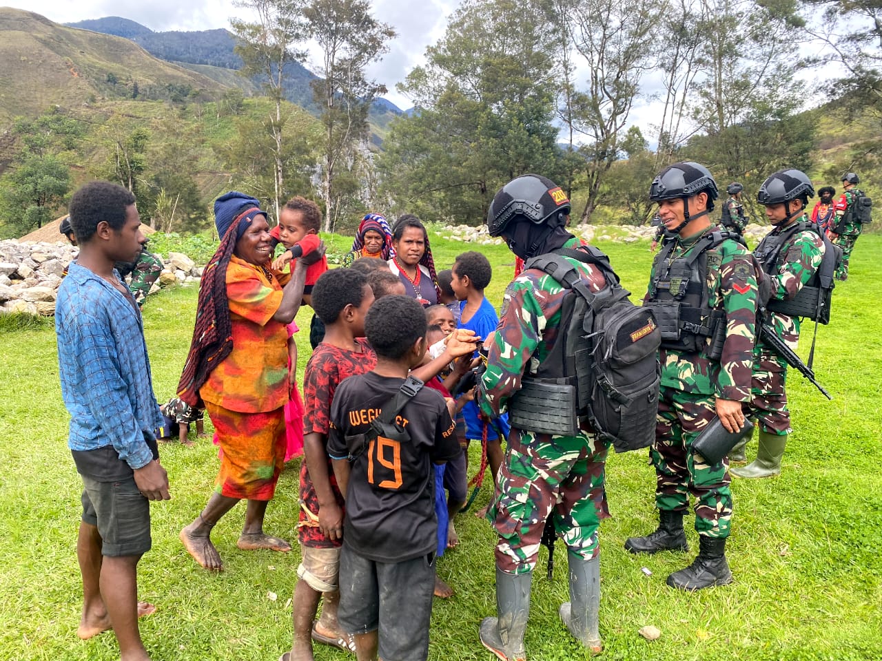 Bukti Nyata Satgas Yonif Mekanis 203/AK Diterima dan Disenangi Oleh Masyarakat Distrik Malagayneri