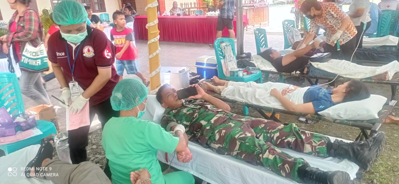 Danramil 1710-02/Timika Turut Berpartisipasi Bhakti Sosial Donor Darah Dalam Rangka Perayaan Injil Masuk Papua