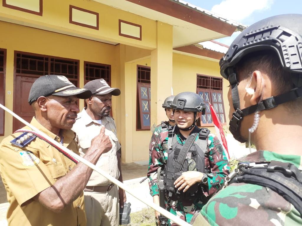 Satgas Yonif 600/Modang Berhasil Yakinkan Masyarakat Kembali Ke Kampung Suru-Suru Setelah 14 Bulan Ditinggalkan Mengungsi