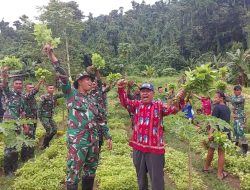 Satgas Yonif RK 136/TS Gelar Bakti Sosial dan Karya Bakti di Teluk Wondama