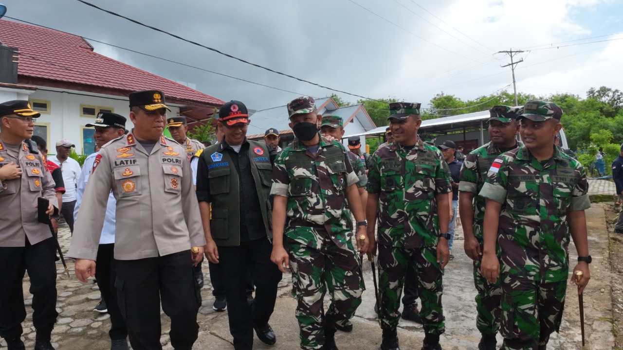 Danlantamal IX Ambon Tinjau Bencana Gempa di Kepulauan Tanimbar