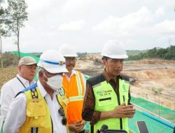 Menteri Basuki Dampingi Presiden Jokowi Tinjau Jalan Tol Menuju KIPP IKN