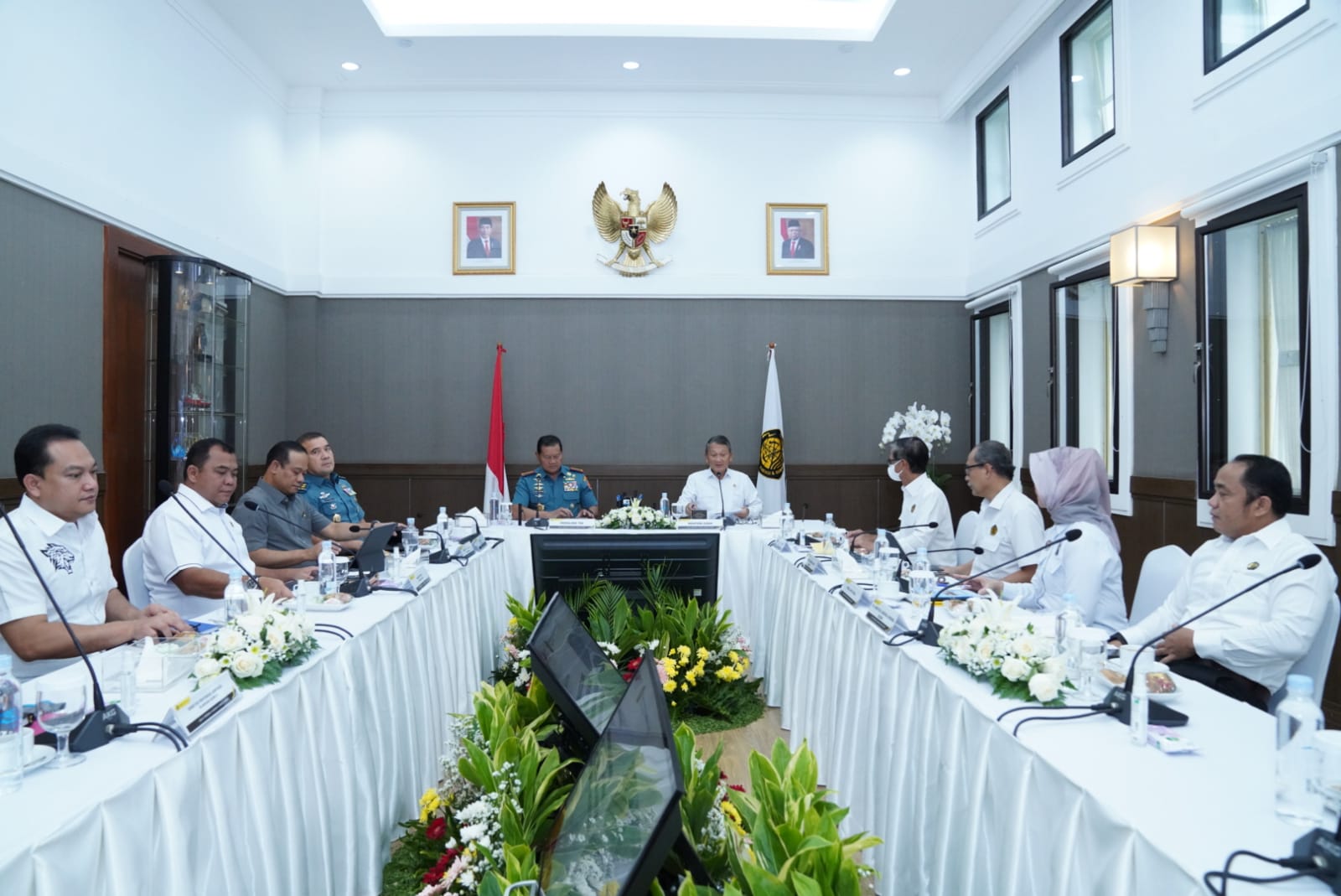 Berita Foto: Panglima TNI Hadiri Rapat Pembahasan Ilegal Mining