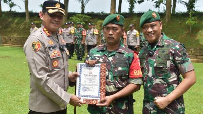 Danrem Wijayakusuma Berikan Penghargaan Babinsa Sumpiuh Tangkap Pelaku Curanmor