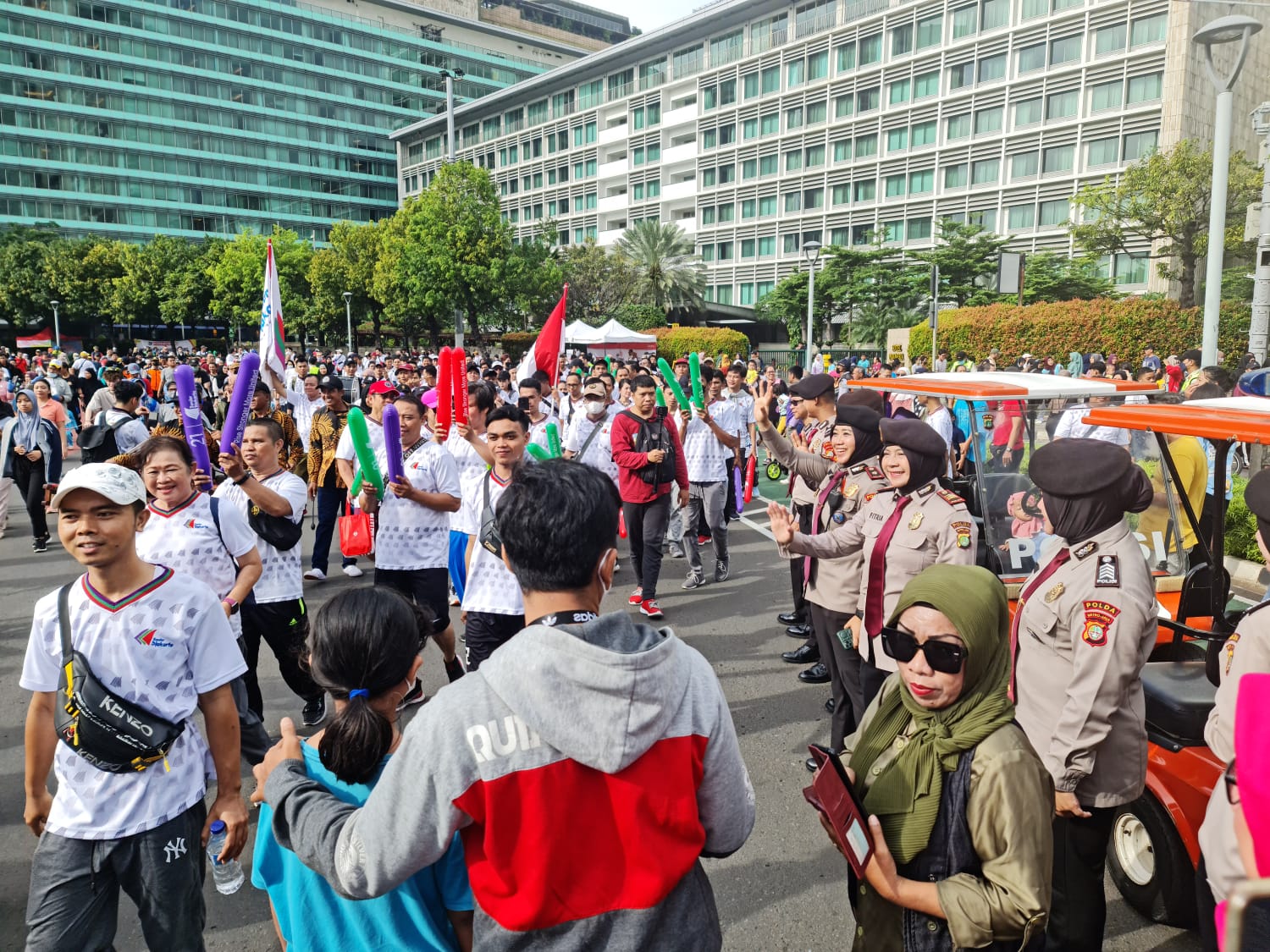 Ditsamapta Polda Metro Jaya Patroli Bersepeda di Car Free Day Bundaran HI