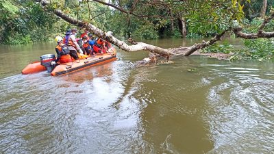 Personel Stasiun Bakamla Sambas Temukan Satu Korban Tenggelam Kecelakaan Kapal di Bengkayang