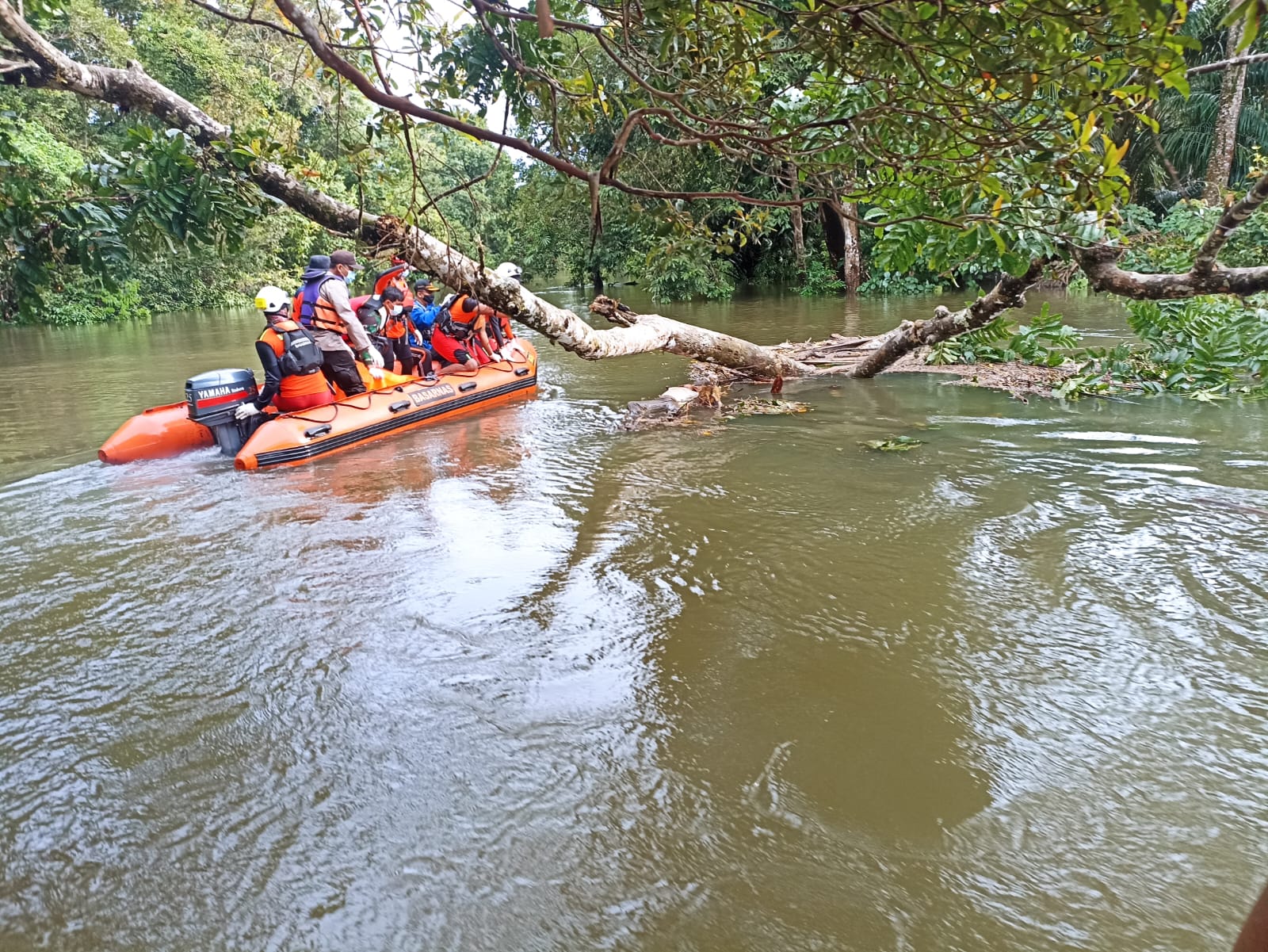 Personel Stasiun Bakamla Sambas Temukan Satu Korban Tenggelam Kecelakaan Kapal di Bengkayang