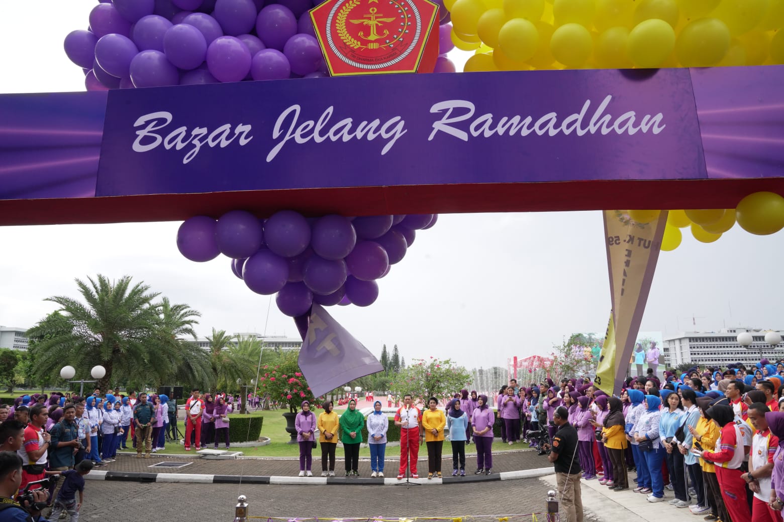 Panglima TNI Resmikan Bazar Murah Dharma Pertiwi