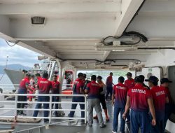 KN. Tanjung Datu-301 Bertolak Antar Bansos ke Pulau Serasan