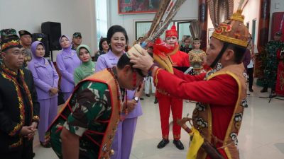 Panglima TNI Terima Penganugerahan Gelar Adat Dayak