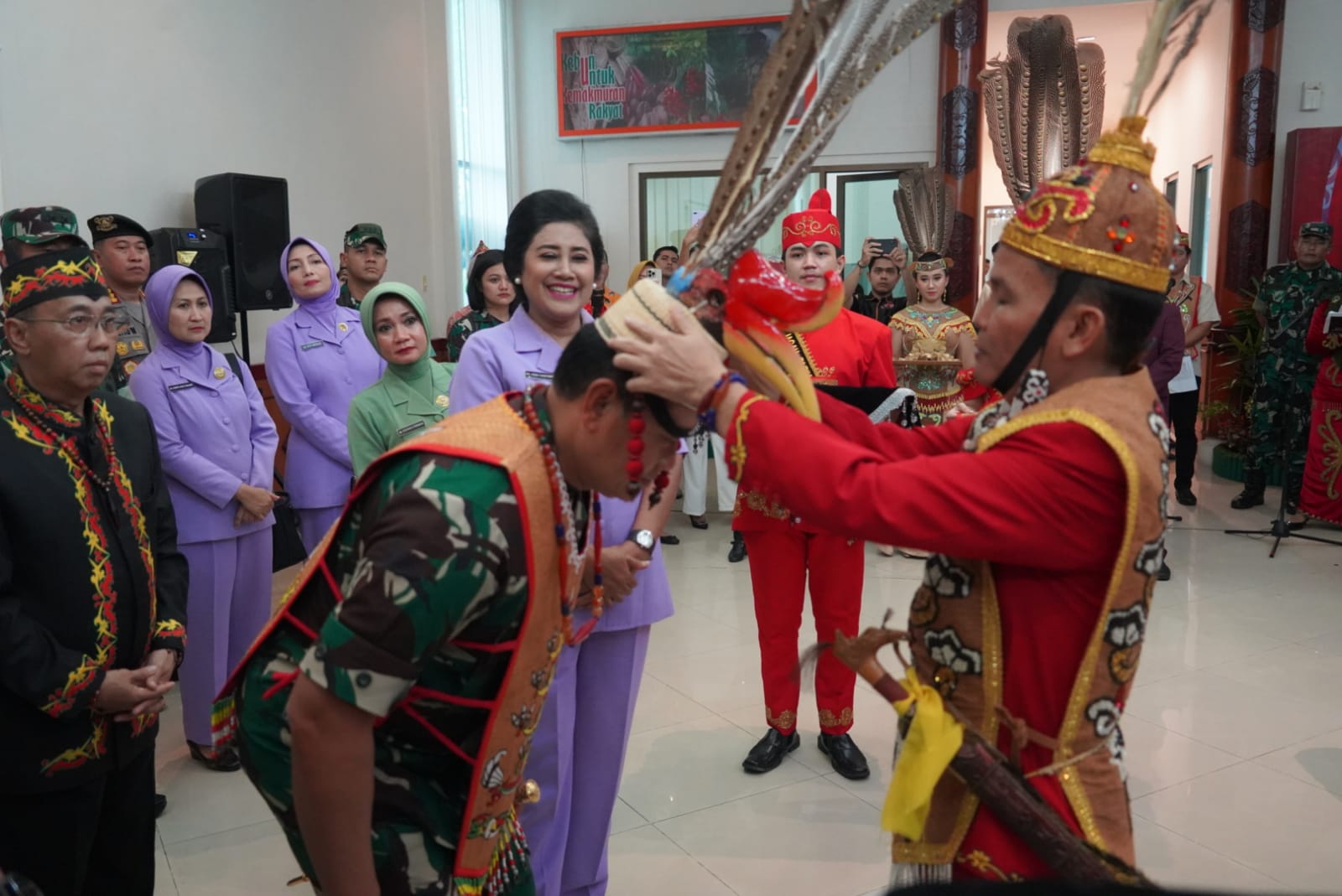 Panglima TNI Terima Penganugerahan Gelar Adat Dayak