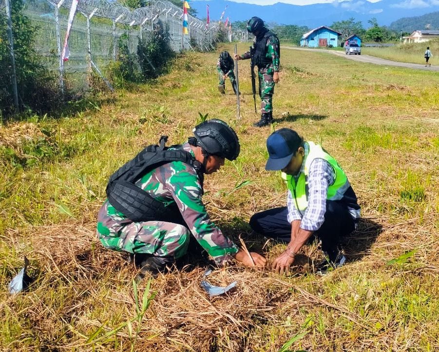 Hijaukan Bumi Elelim, Satgas Yonif Raider 142/KJ Lakukan Ini