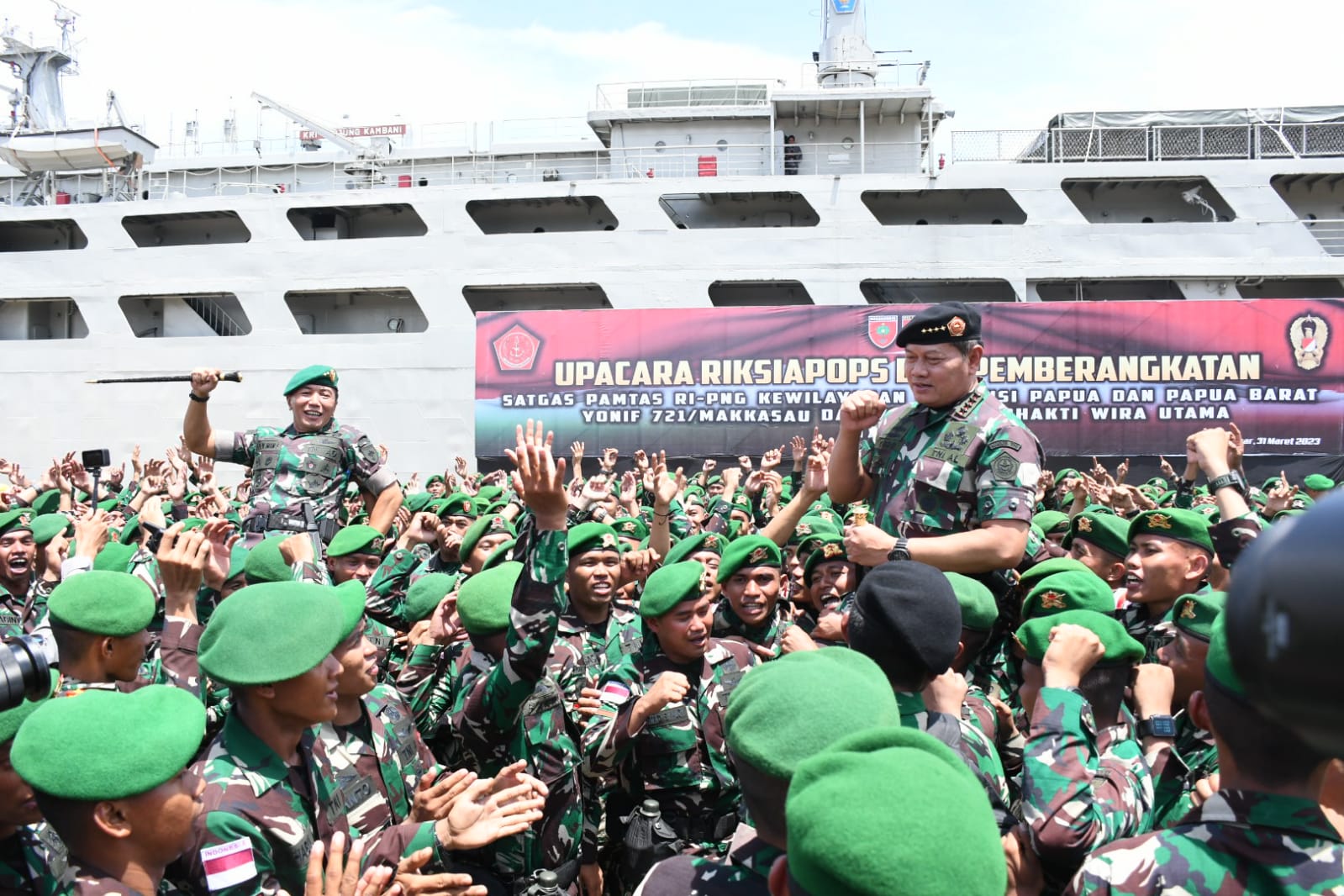 Panglima TNI Lepas Keberangkatan Yonif 721/Makassau dan Yonif 623/Bhakti Wira Utama Tugas Operasi Pamtas RI-PNG