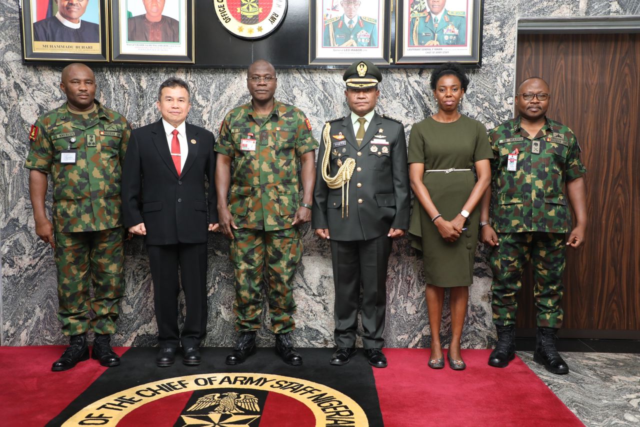 Tingkatkan Kerja sama Militer Pertahanan, Atase Pertahanan RI Dampingi Dubes RI-Abuja Bertemu Dengan Kasad Nigeria Tingkatkan Kerja sama Militer Pertahanan, Atase Pertahanan RI Dampingi Dubes RI-Abuja Bertemu Dengan Kasad Nigeria