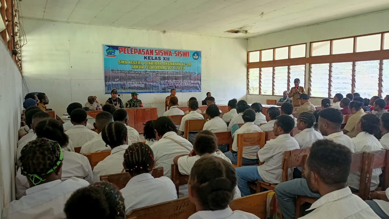 Wujud Ikatan Batin Satgas Yonif 143/TWEJ Hadiri Pelepasan Siswa di Pegunungan Papua