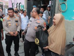 Kapolres Metro Jakarta Utara Salurkan Bantuan Kapolri untuk Warga Plumpang