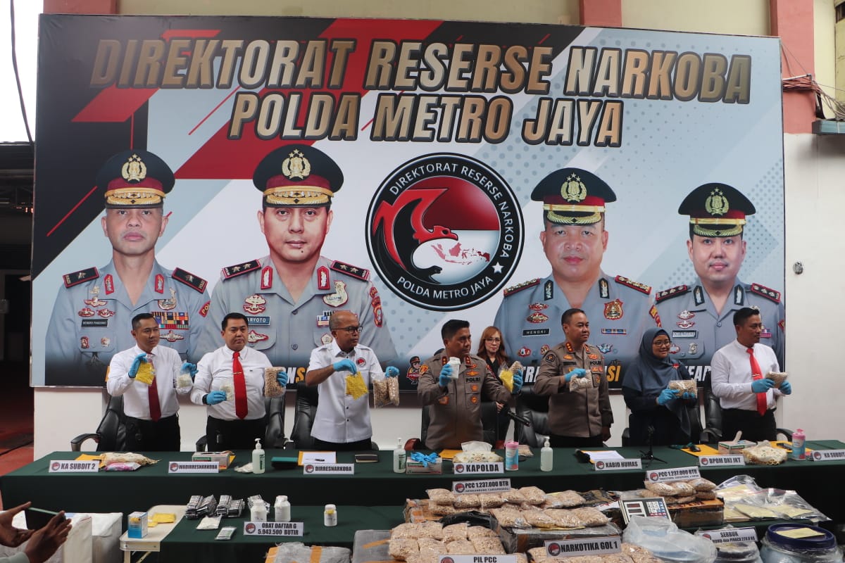 Polda Metro Jaya Ungkap Kasus Peredaran Narkotika Golongan 1 Jenis Pil PCC