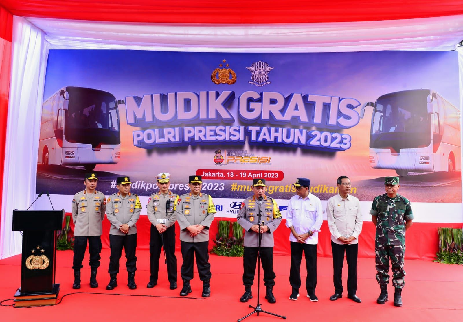 Kapolri Lepas 434 Bus Mudik Gratis Polri Presisi Kurangi Beban Jalan Tol dan Arteri