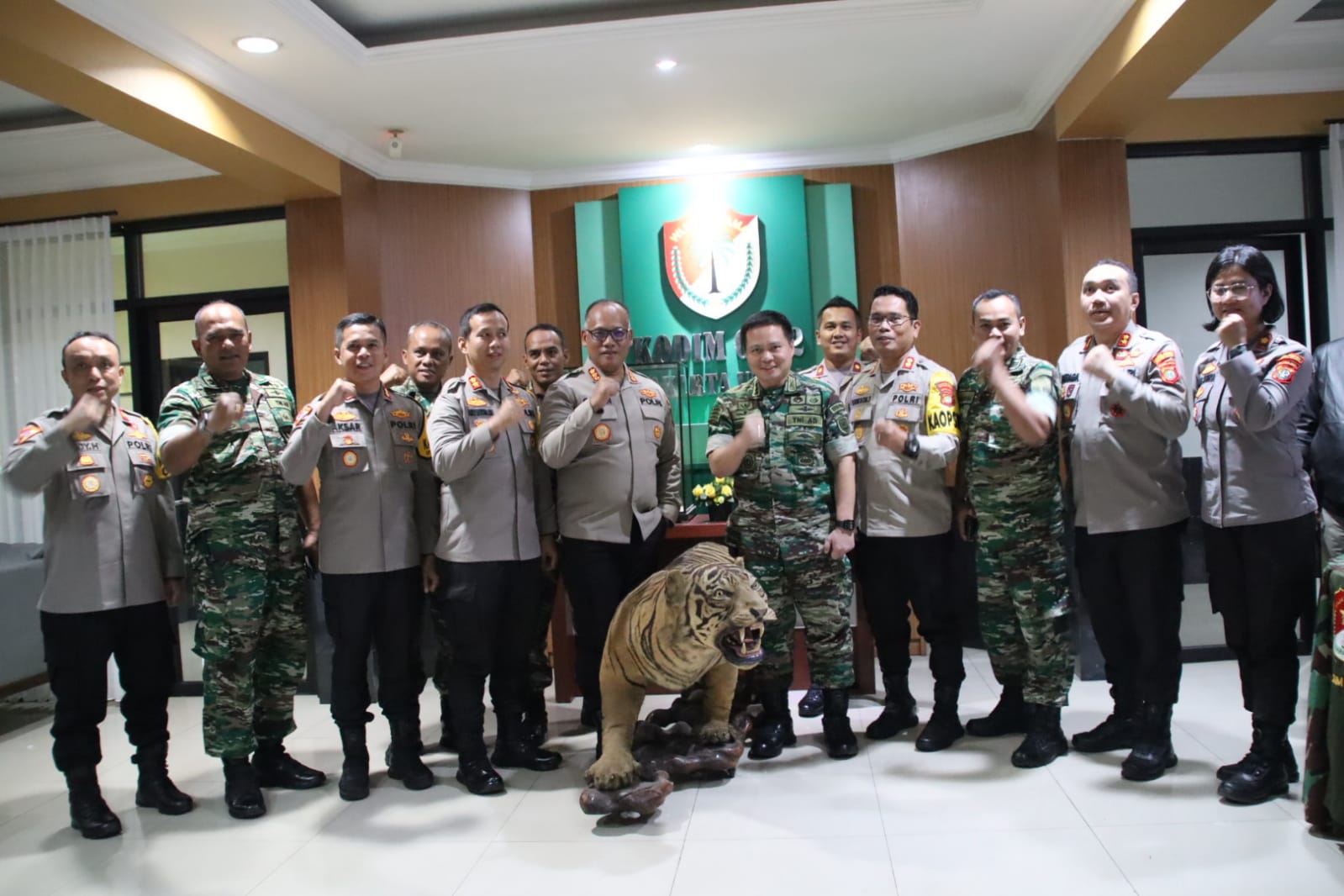 Perkuat Sinergi: Kapolres Pelabuhan Tanjung Priok Silaturahmi ke Markas Kodim 0502/Jakarta Utara