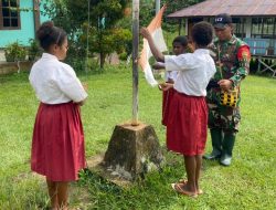 Satgas Yonif 143/TWEJ Tanamkan Patriotisme dan Nasionalisme di Perbatasan RI-PNG