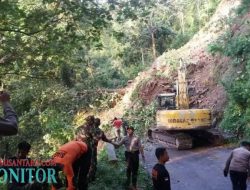 Satu Keluarga Tewas Tertimbun Longsor di Lumajang