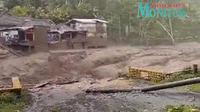 Jembatan Penghubung Malang-Lumajang Putus Diterjang Lahar Dingin Semeru. UU