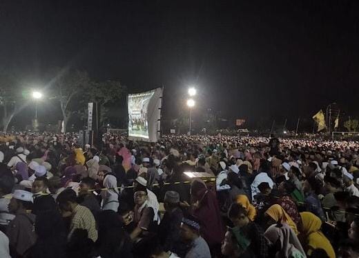 Lautan Jamaah Hadiri Pengajian Gus Iqdam di Gresik