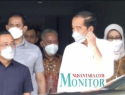 Jokowi Jenguk Cak Nun di Rumah Sakit Yogyakarta