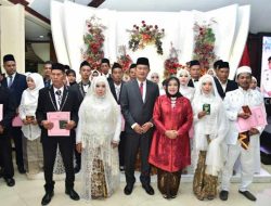 Usia Tertua 79 Tahun Ikuti 17 Pasangan Nikah Masal  Lamongan.