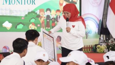 Khofifah Persilakan Wali Murid Kembalikan Seragam Mahal, Uang Kembali Penuh