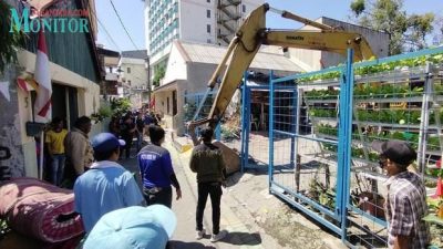 Akibat Rumah Dieksekusi,,  Anak” Warga Dukuh Pakis Masih Trauma..