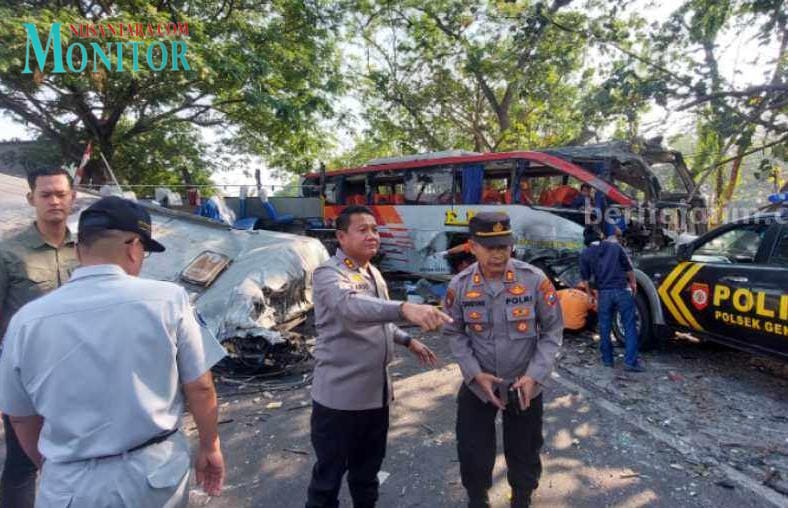 Empat Orang Meningal, Kecelakaan maut..! Antara Bus Sugeng Rahayu vs Eka.