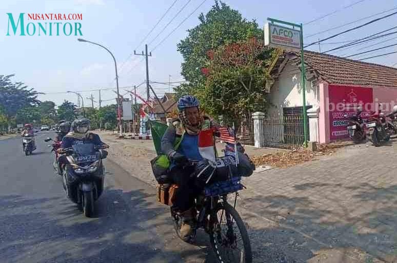 Santri Tebu Ireng berangkat Haji Naik Sepeda gowes..