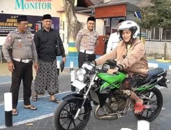 Gus Iqdam Yakin Semua  Lulus, Sa’at Coba Lintasan Uji SIM Satlantas Polres Gresik,