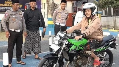 Gus Iqdam Yakin Semua  Lulus, Sa’at Coba Lintasan Uji SIM Satlantas Polres Gresik,