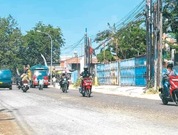 Jalan Boboh Menganti Gresik-Benowo Surabaya Dibetonisasi.