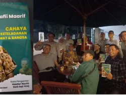 Tokoh Buya Syafii Maarif Dalam Buku Cahaya Keteladanan Umat Karya Utami Dewi, Asri Hadi Apresiasi