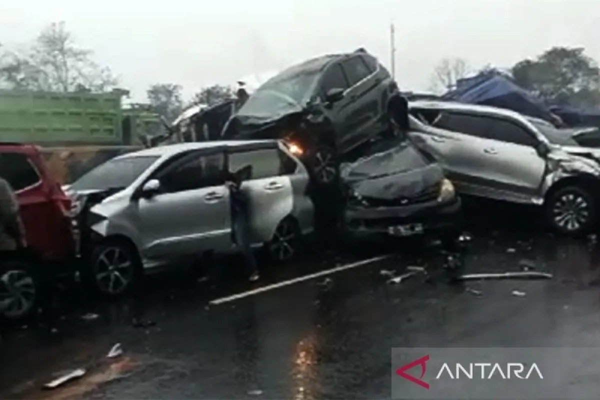 Belasan Kendaraan Tabrakan Maut di Tol Cipularang Diduga Dipicu Truk Rem Blong