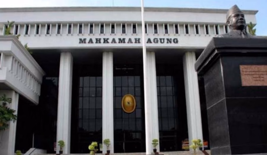 80 Tahun Membangun Institusi Mahkamah Agung RI: Perjalanan, Reformasi, dan Capaian 80 Tahun Membangun Institusi Mahkamah Agung RI: Perjalanan, Reformasi, dan Capaian