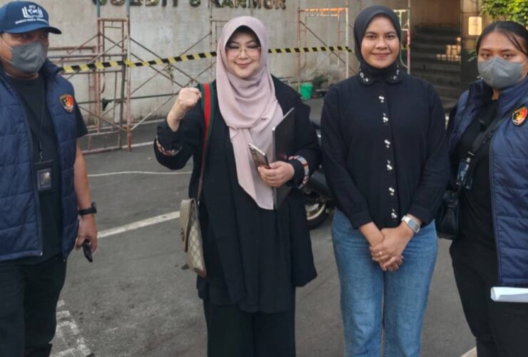 Roy Tak Berkutik Ditangkap di Rumahnya, Tifa Pasrah Digelandang Polisi, Fitnah dan Sebar Isu Ijazah Jokowi Palsu